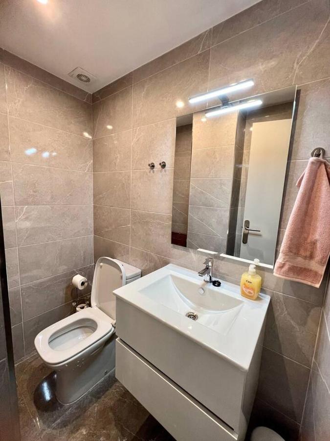 Amplio Apartamento Tranquilo Cerca De La Playa Roses Eksteriør billede